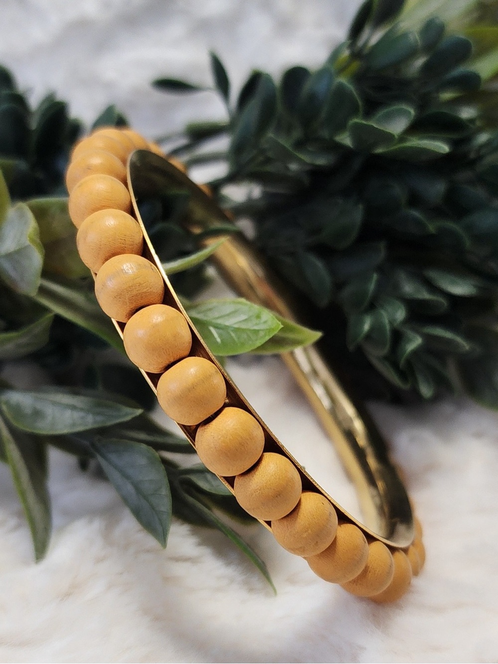 Vintage Wooden Bead & Gold-Tone Bangle Bracelet – Boho Statement Jewelry